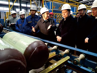 原衡陽市委書記、市人大常委會主任周農(nóng)（湖南省人大常委會副主任、黨組成員、省總工會主席）視察金化高容，彭琪董事長現(xiàn)場陪同